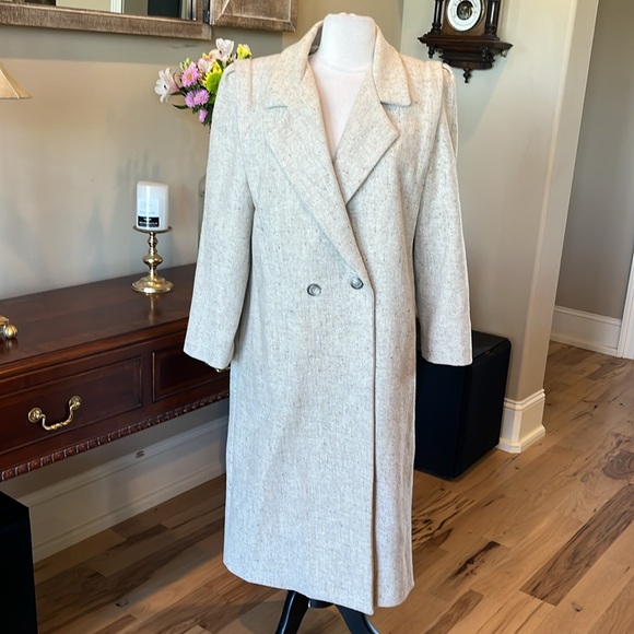 Vintage Women's Long Speckled Beige Coat - Picture 2 of 10